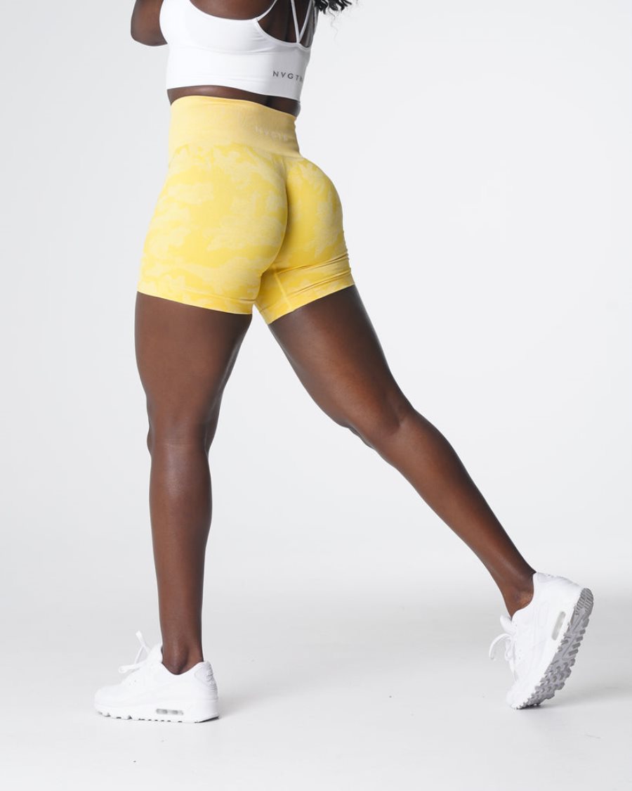 Pantalones Cortos NVGTN Camo Seamless Mujer Amarillo | yGSOxU95